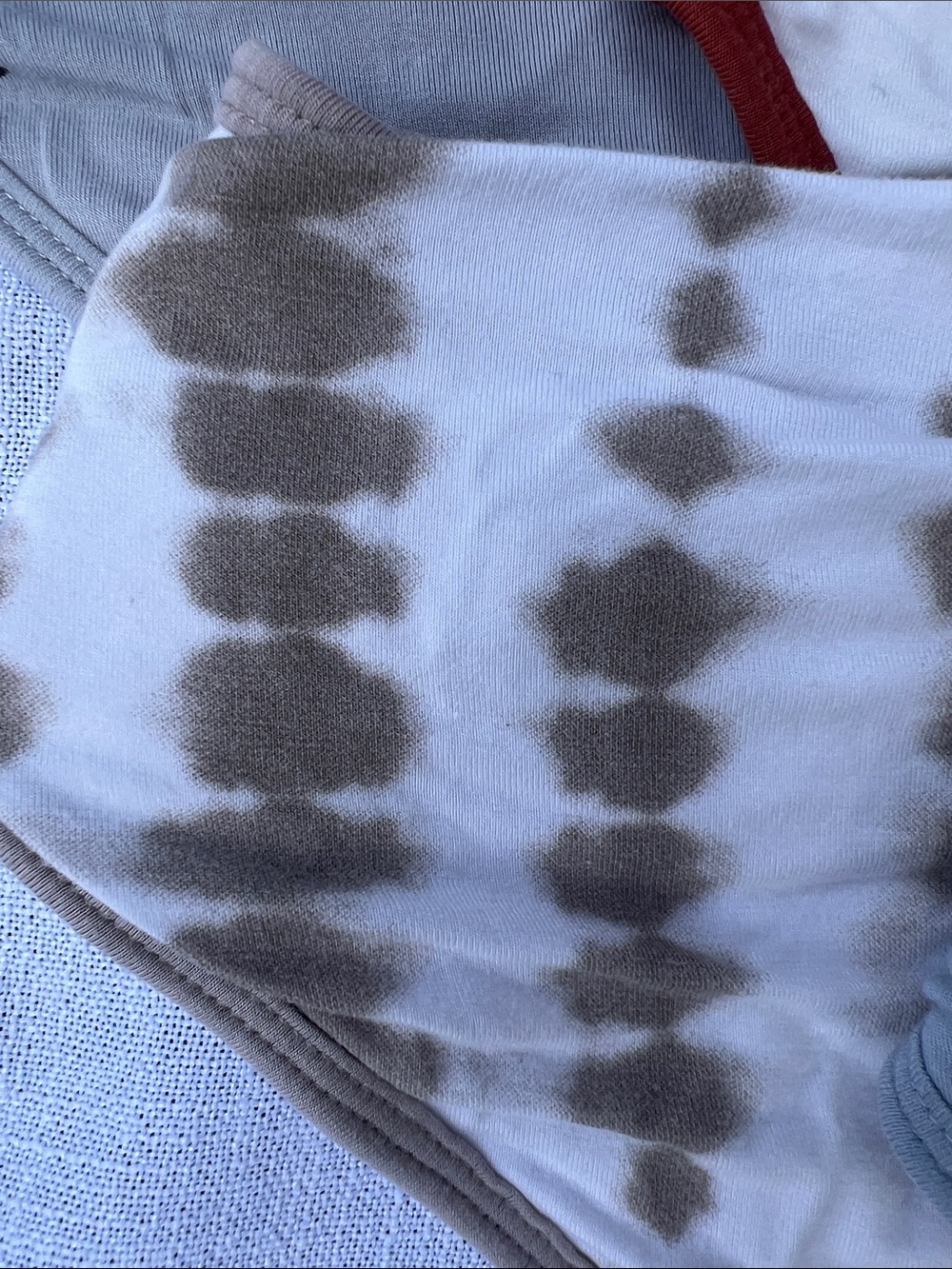 Kyte Baby Bandana Bib Set - Black Cats, Chickens, Beige Tie Dye & Slate Blue - Picture 4 of 6